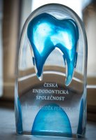 Cena za přínos pro endodoncii udělená doc. Luďku Peřinkovi
